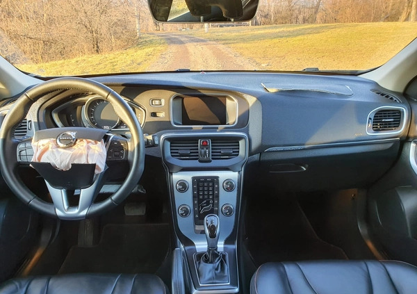 Volvo V40 cena 45900 przebieg: 57046, rok produkcji 2016 z Kisielice małe 379
